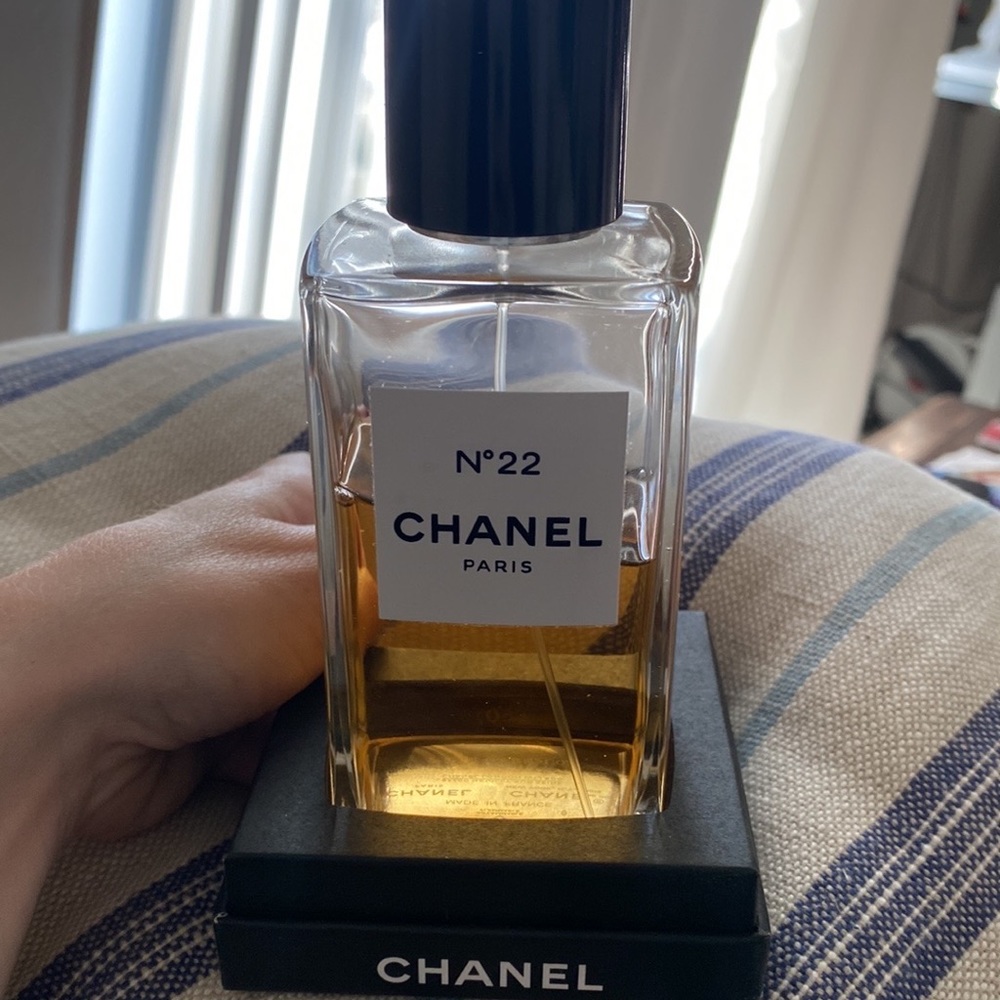Authentic; RV $450 purchased from CHANEL counter at Neimans. 6.8 fl.oz